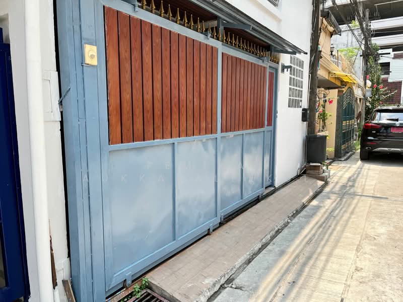 5-BR Townhouse, Bangkok, Khlong Tan Nua, Watthana, Bangkok, 5 Bedrooms, 270 sqm, Townhouse For Sale, by Pemika Aukkaraleekul, 500444293 - DDproperty.com