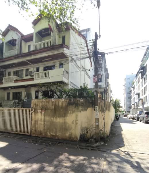 6-BR Townhouse, Bangkok, Lat Phrao, Bangkok, 6 Bedrooms, 450 sqm, Townhouse For Sale, by Pemika Aukkaraleekul, 500444322 - DDproperty.com