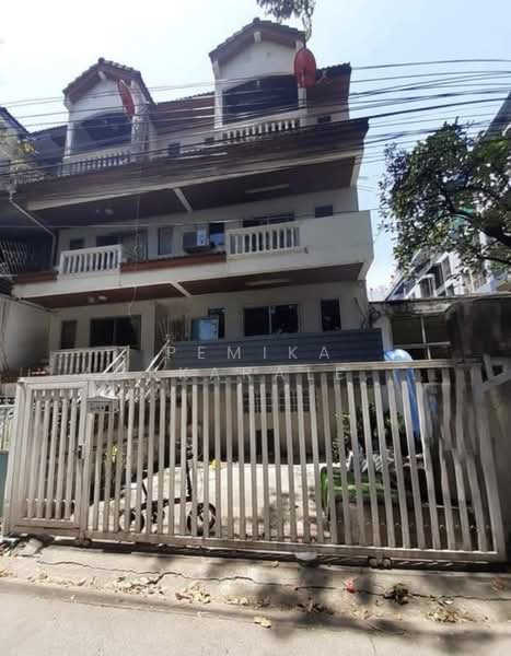 ทาวน์เฮ้าส์ 6-ห้องนอน, กรุงเทพ, ลาดพร้าว, กรุงเทพ, 450 ตร.ม., ทาวน์เฮ้าส์ ขาย, โดย Pemika Aukkaraleekul, 500444322 - DDproperty.com