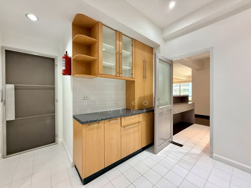 Prompong Mansion, Bangkok, 36 Soi Sukhumvit 39, Khlongtoei Nua, Watthana, Bangkok, 3 Bedrooms, 250 sqm, Apartment For Rent, by Bangkok Residential, 500444486 - DDproperty.com