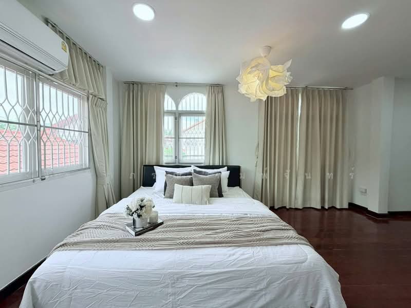Huaykwang, Bangkok, ประชาราษฎร์บำเพ็ญ, Samsen Nok, Huai Khwang, Bangkok, 6 Bedrooms, 500 sqm, Single Detached House For Rent, by จิตราภรณ์ พิมพ์จันทร์, 500444499 - DDproperty.com