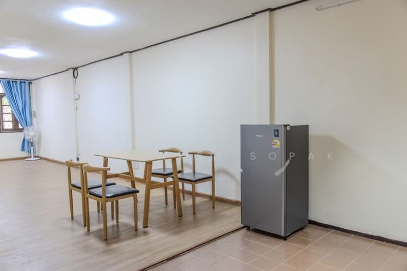 3-BR House, Bangkok, Samsen Nok, Huai Khwang, Bangkok, 3 Bedrooms, 150 sqm, Single Detached House For Rent, by Boonraksa Sopak, 500444541 - DDproperty.com