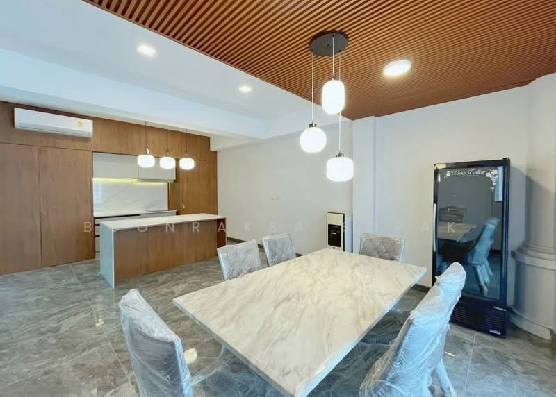 4-BR House, Bangkok, Khlong Tan Nua, Watthana, Bangkok, 4 Bedrooms, 600 sqm, Single Detached House For Rent, by Boonraksa Sopak, 500444573 - DDproperty.com
