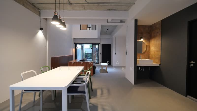 3-BR Townhouse, Bangkok, Khlong Tan Nua, Watthana, Bangkok, 3 Bedrooms, 225 sqm, Townhouse For Sale, by Pemika Aukkaraleekul, 500444689 - DDproperty.com