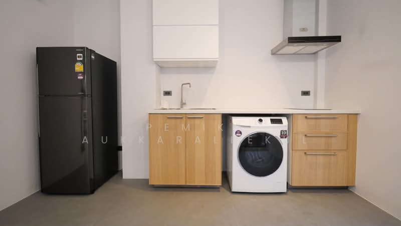 3-BR Townhouse, Bangkok, Khlong Tan Nua, Watthana, Bangkok, 3 Bedrooms, 225 sqm, Townhouse For Sale, by Pemika Aukkaraleekul, 500444689 - DDproperty.com
