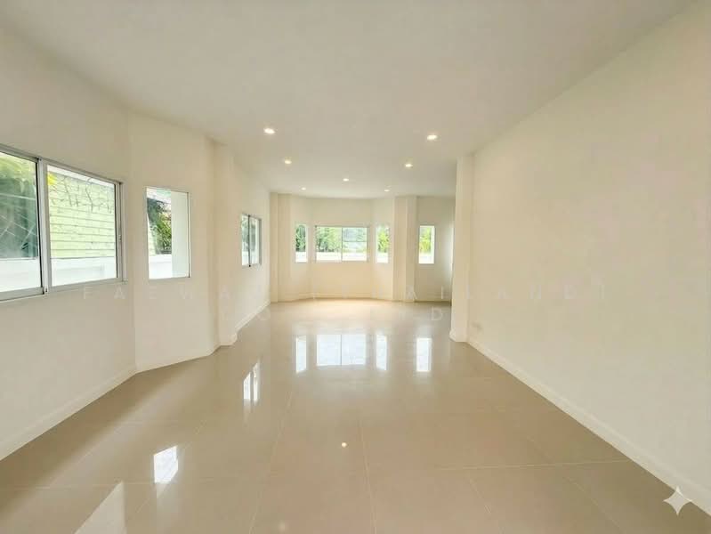 Rare 5BR Family House in Sai Mai with an Expansive 320 Sq.M. Layout, Bangkok, Sai Mai, Bangkok, 5 Bedrooms, 320 sqm, Single Detached House For Sale, by Fazwaz (Thailand) Co., Ltd., 500444737 - DDproperty.com