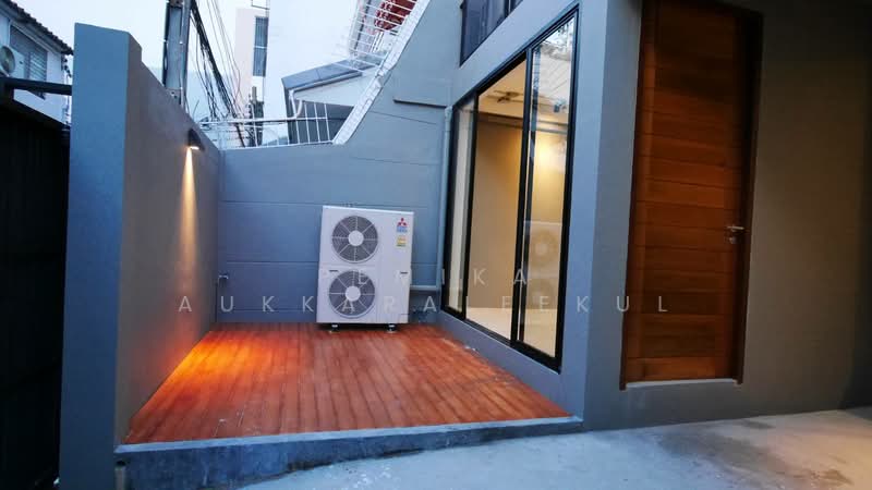 3-BR Townhouse, Bangkok, Khlong Tan Nua, Watthana, Bangkok, 3 Bedrooms, 215 sqm, Townhouse For Sale, by Pemika Aukkaraleekul, 500444745 - DDproperty.com