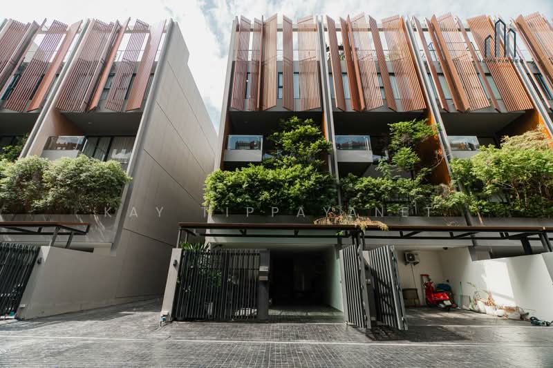 The Park Lane Sukhumvit 105-Lasalle 24, Bangkok, Sukhumvit 107 Lasalle Road, Bang Na, Bang Na, Bangkok, 4 Bedrooms, 350 sqm, Townhouse For Sale, by Kay Tippayanet, 500444750 - DDproperty.com