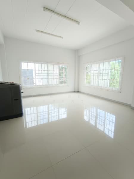 อาคารพาณิชย์ธาตุเชิงชุม สกลนคร, Sakon Nakhon, That Choeng Shum, Muang Sakon Nakhon, Sakon Nakhon, , 355 sqm, Shophouse For Sale, by The Best Property ทราย, 500444799 - DDproperty.com