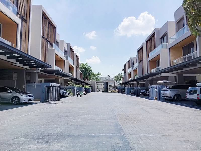 ขายหรือให้เช่า บ้านเดี่ยว 4 ห้องนอน มีลิฟต์ขึ้นลง ตรงข้ามศูนย์ราชการแจ้งวัฒนะ, กรุงเทพ, แจ้งวัฒนะ, ทุ่งสองห้อง, หลักสี่, กรุงเทพ, 460 ตร.ม., บ้านเดี่ยว ให้เช่า, โดย ชนิจนันท์ มีวงศ์อุโฆษ, 500444817 - DDproperty.com