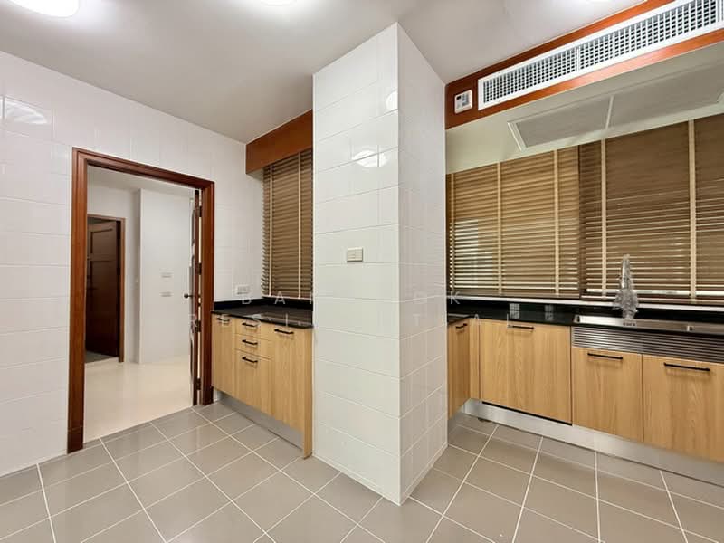 Ruamsuk Condominium, Bangkok, 12 Soi Athakravi, Khong Tan, Khlong Toei, Bangkok, 3 Bedrooms, 316 sqm, Condo For Rent, by Bangkok Residential, 500444828 - DDproperty.com