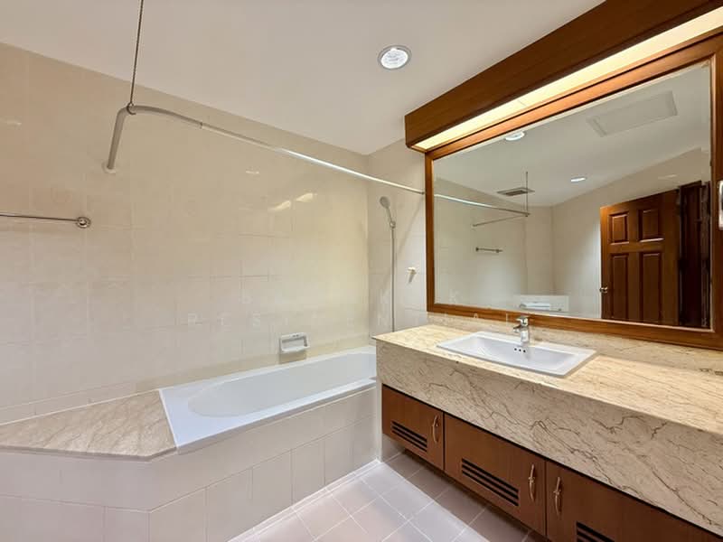 Ruamsuk Condominium, Bangkok, 12 Soi Athakravi, Khong Tan, Khlong Toei, Bangkok, 3 Bedrooms, 316 sqm, Condo For Rent, by Bangkok Residential, 500444828 - DDproperty.com