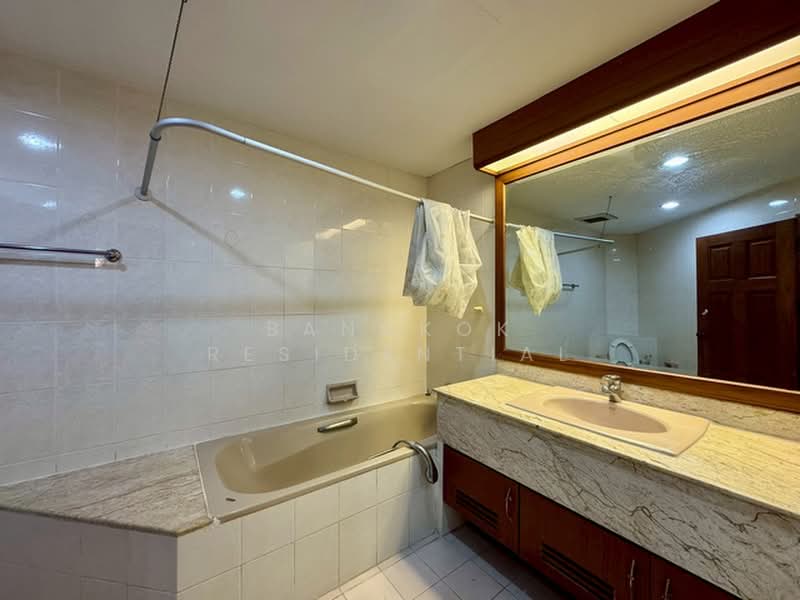 Ruamsuk Condominium, Bangkok, 12 Soi Athakravi, Khong Tan, Khlong Toei, Bangkok, 3 Bedrooms, 316 sqm, Condo For Rent, by Bangkok Residential, 500444828 - DDproperty.com