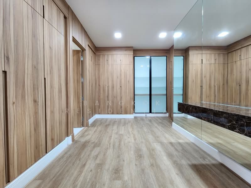 Raj Mansion, Bangkok, 31-33 Soi Sukhumvit 20, Khlong Toei, Bangkok, 4 Bedrooms, 381 sqm, Apartment For Rent, by Bangkok Residential, 500444904 - DDproperty.com