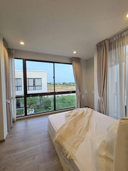 Aerie Srinakarin-Krungthepkreetha, Bangkok, Srinakarin - Romklao Road, Khlong Song Ton Nun, Lat Krabang, Bangkok, 5 Bedrooms, 390 sqm, Single Detached House For Rent, by HOME Real Estate Service, 500444924 - DDproperty.com