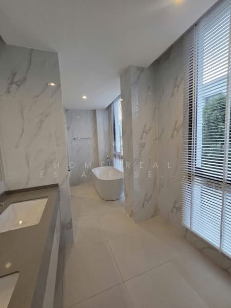 Aerie Srinakarin-Krungthepkreetha, Bangkok, Srinakarin - Romklao Road, Khlong Song Ton Nun, Lat Krabang, Bangkok, 5 Bedrooms, 390 sqm, Single Detached House For Rent, by HOME Real Estate Service, 500444924 - DDproperty.com
