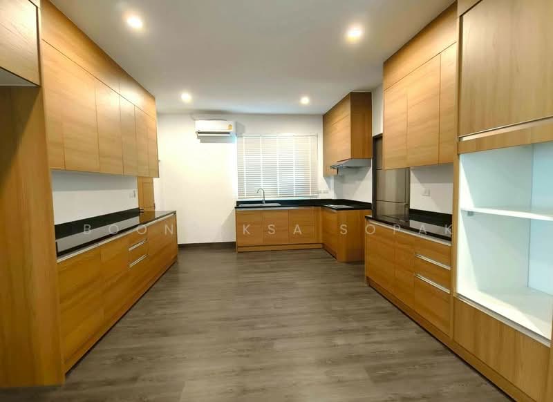 4-BR House, Bangkok, Phra Kanong Nua, Watthana, Bangkok, 4 Bedrooms, 368 sqm, Single Detached House For Rent, by Boonraksa Sopak, 500444972 - DDproperty.com