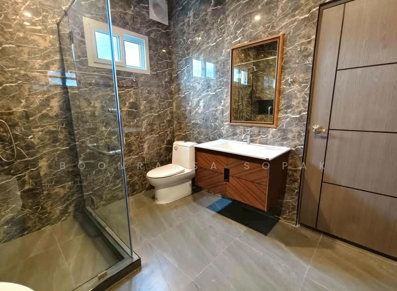 4-BR House, Bangkok, Phra Kanong Nua, Watthana, Bangkok, 4 Bedrooms, 368 sqm, Single Detached House For Rent, by Boonraksa Sopak, 500444972 - DDproperty.com
