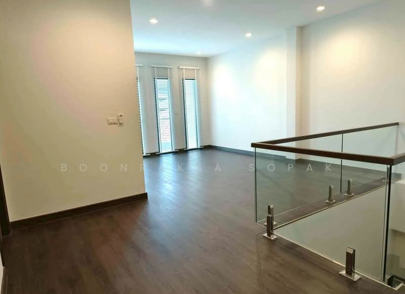 4-BR House, Bangkok, Phra Kanong Nua, Watthana, Bangkok, 4 Bedrooms, 368 sqm, Single Detached House For Rent, by Boonraksa Sopak, 500444972 - DDproperty.com
