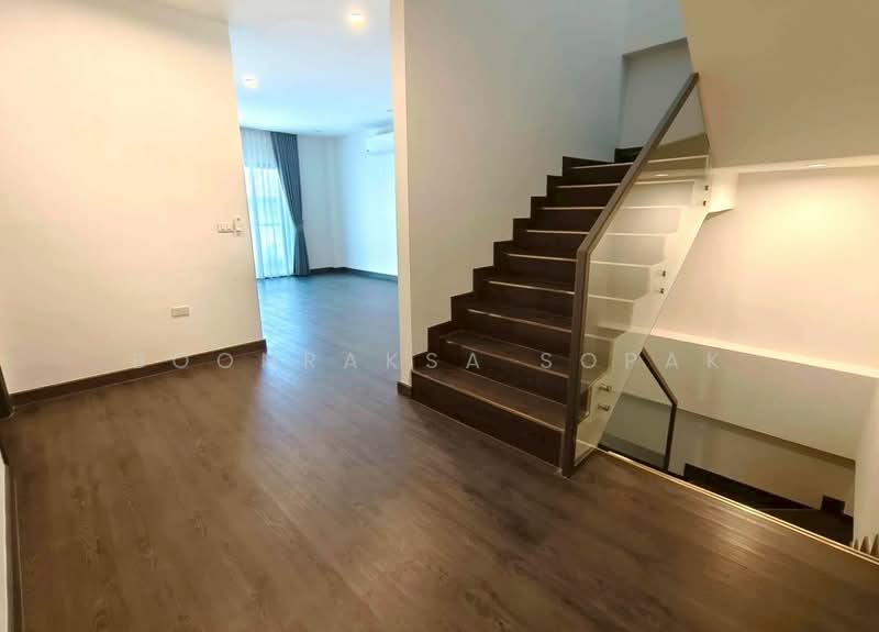 4-BR House, Bangkok, Phra Kanong Nua, Watthana, Bangkok, 4 Bedrooms, 368 sqm, Single Detached House For Rent, by Boonraksa Sopak, 500444972 - DDproperty.com