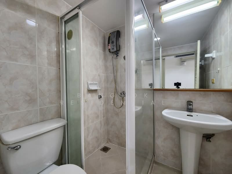 Royal Castle Sukhumvit, Bangkok, 30 Soi Sukhumvit 39, Khlongtoei Nua, Watthana, Bangkok, 3 Bedrooms, 160 sqm, Condo For Rent, by Bangkok Residential, 500445160 - DDproperty.com