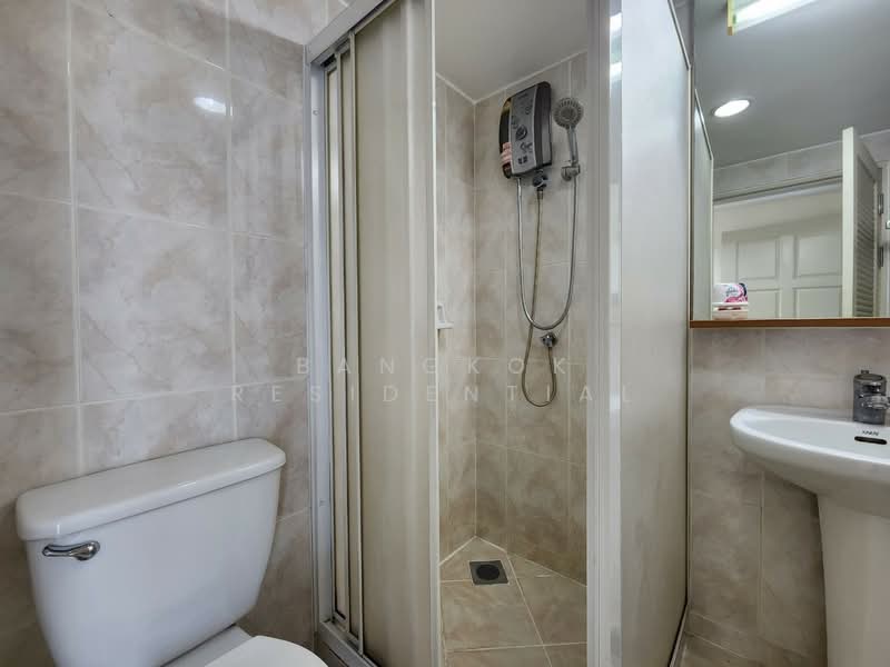 Royal Castle Sukhumvit, Bangkok, 30 Soi Sukhumvit 39, Khlongtoei Nua, Watthana, Bangkok, 3 Bedrooms, 160 sqm, Condo For Rent, by Bangkok Residential, 500445160 - DDproperty.com