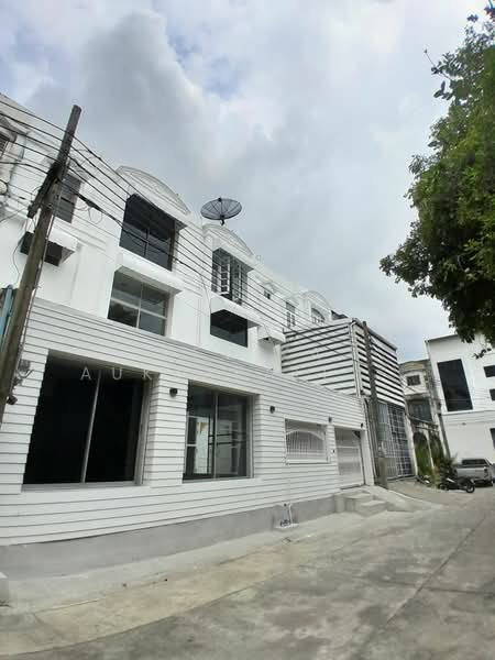 ทาวน์เฮ้าส์ 8-ห้องนอน, กรุงเทพ, บางกะปิ, ห้วยขวาง, กรุงเทพ, 700 ตร.ม., ทาวน์เฮ้าส์ ขาย, โดย Pemika Aukkaraleekul, 500445163 - DDproperty.com