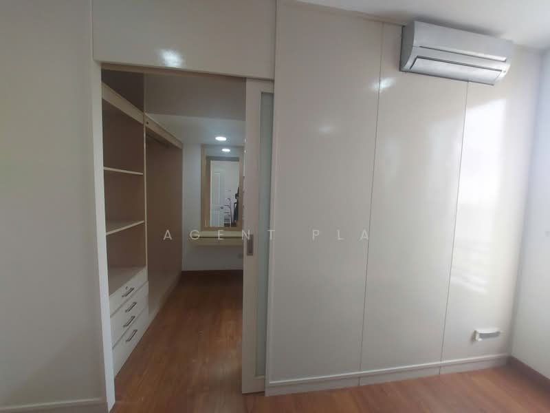 Baan Klangmuang Grand De Paris Ratchada, Bangkok, Pradit Manutham Road, Wang Thonglang, Bangkok, 4 Bedrooms, 250 sqm, Townhouse For Rent, by Agent Pla, 500445274 - DDproperty.com