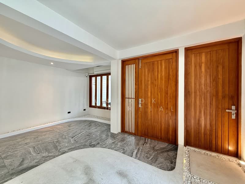 Townhouse, Bangkok, Khlong Tan Nua, Watthana, Bangkok, 5 Bedrooms, 220 sqm, Townhouse For Rent, by Bangkok Residential, 500445319 - DDproperty.com