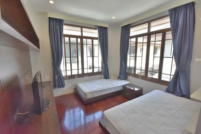 Narasiri Pattanakarn-Srinakarin, Bangkok, 878 Soi Srinakarin 20, Khlong Chan, Bang Kapi, Bangkok, 3 Bedrooms, 374 sqm, Single Detached House For Rent, by Caveman Property, 500445370 - DDproperty.com
