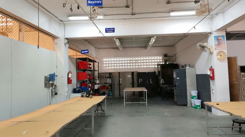 Office and Warehouse for Rent in Ladprao Area, Near Mahadthai Station (Yellow Line) (SPSAD4097), Bangkok, Phlapphla, Wang Thonglang, Bangkok, , 1,672 sqm, Office Space For Rent, by Agent Pla, 500445401 - DDproperty.com