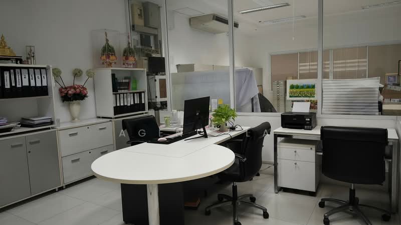 Office and Warehouse for Rent in Ladprao Area, Near Mahadthai Station (Yellow Line) (SPSAD4097), Bangkok, Phlapphla, Wang Thonglang, Bangkok, , 1,672 sqm, Office Space For Rent, by Agent Pla, 500445401 - DDproperty.com