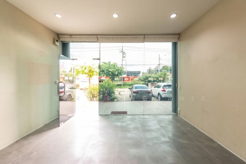 อาคารพาณิชย์ ติดถนนเลี่ยงเมืองปากเกร็ด, Nonthaburi, Bang Talat, Pak Kret, Nonthaburi, , 250 sqm, Shophouse For Rent, by Pimlada Lertritrungmanee, 500445442 - DDproperty.com