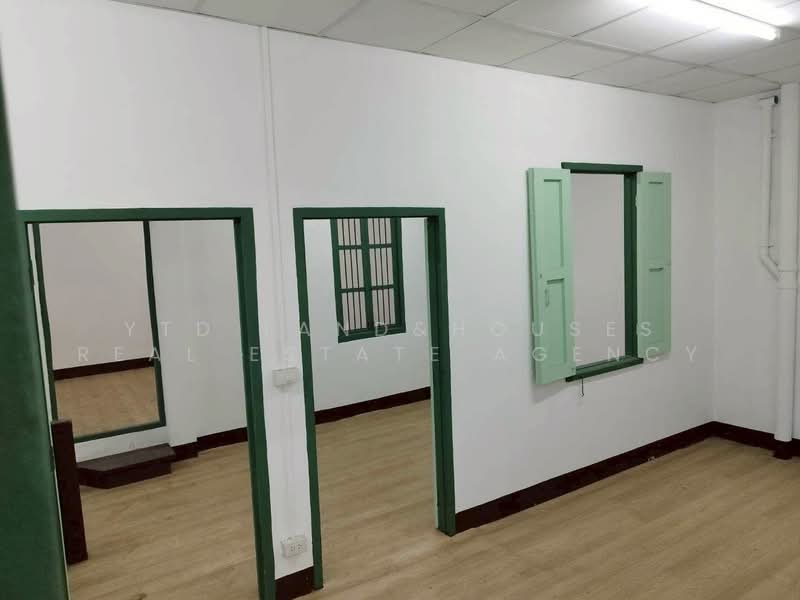 commercial building Chakphet Road, Bangkok, Wang Burapaphirom, Phra Nakhon, Bangkok, , 500 sqm, Warehouse/Factory For Sale, by YTD Land&houses Real Estate Agency, 500445450 - DDproperty.com
