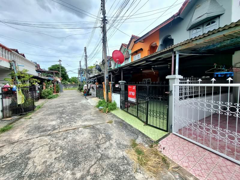 ทาวน์เฮ้าส์ศรีราชา ชลบุรี, Chon Buri (Pattaya), Surasak, Si Racha, Chon Buri (Pattaya), 2 Bedrooms, 150 sqm, Townhouse For Sale, by The Best Property วา, 500445494 - DDproperty.com