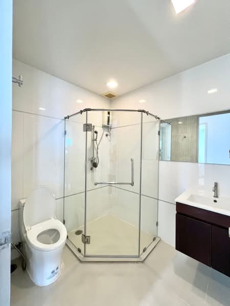 Thru Thonglor, Bangkok, Petchaburi Road, Bang Kapi, Huai Khwang, Bangkok, 2 Bedrooms, 67 sqm, Condo For Sale, by HOME Real Estate Service, 500445521 - DDproperty.com
