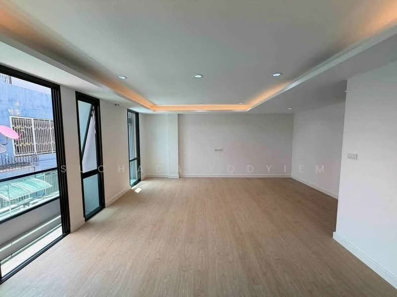 undefined, Bangkok, Khong Tan, Khlong Toei, Bangkok, 4 Bedrooms, 280 sqm, Single Detached House For Sale, by Suchada Yodyiem, 500445538 - DDproperty.com