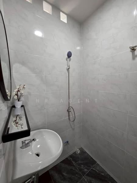 Ban Rom Ngao Mai, Nonthaburi, Soi Ban Rom Ngao Mai, Bang Khu Rat, Bang Bua Thong, Nonthaburi, 2 Bedrooms, 100 sqm, Townhouse For Sale, by NR AGENT, 500445668 - DDproperty.com