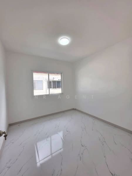 Ban Rom Ngao Mai, Nonthaburi, Soi Ban Rom Ngao Mai, Bang Khu Rat, Bang Bua Thong, Nonthaburi, 2 Bedrooms, 100 sqm, Townhouse For Sale, by NR AGENT, 500445668 - DDproperty.com