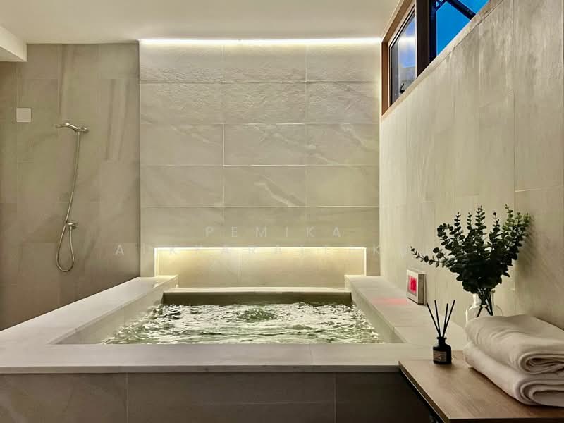 5-BR Townhouse, Bangkok, Khlong Tan Nua, Watthana, Bangkok, 5 Bedrooms, 200 sqm, Townhouse For Sale, by Pemika Aukkaraleekul, 500445777 - DDproperty.com