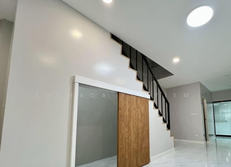 3-BR Townhouse, Bangkok, Phra Kanong Nua, Watthana, Bangkok, 3 Bedrooms, 250 sqm, Townhouse For Sale, by Suchada Yodyiem, 500445865 - DDproperty.com