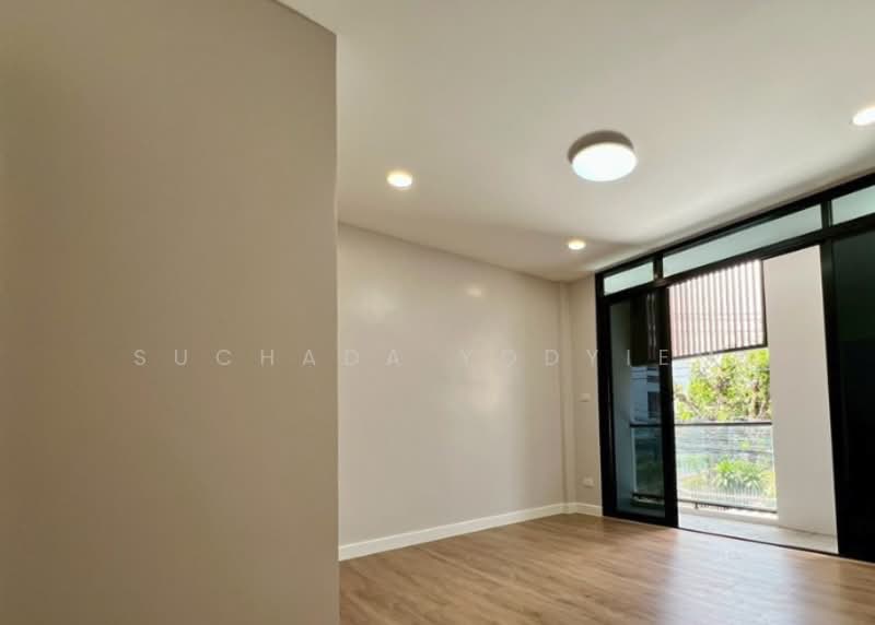 3-BR Townhouse, Bangkok, Phra Kanong Nua, Watthana, Bangkok, 3 Bedrooms, 250 sqm, Townhouse For Sale, by Suchada Yodyiem, 500445865 - DDproperty.com