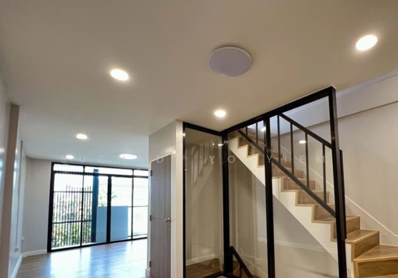 3-BR Townhouse, Bangkok, Phra Kanong Nua, Watthana, Bangkok, 3 Bedrooms, 250 sqm, Townhouse For Sale, by Suchada Yodyiem, 500445865 - DDproperty.com