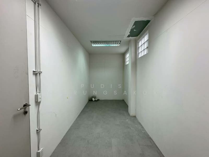 Showroom / Office Building for Rent – Sukhumvit, Thong Lo, Bangkok, Khlong Tan Nua, Watthana, Bangkok, , 1,000 sqm, Office Space For Rent, by Pudis Chitrungsakorn, 500445883 - DDproperty.com
