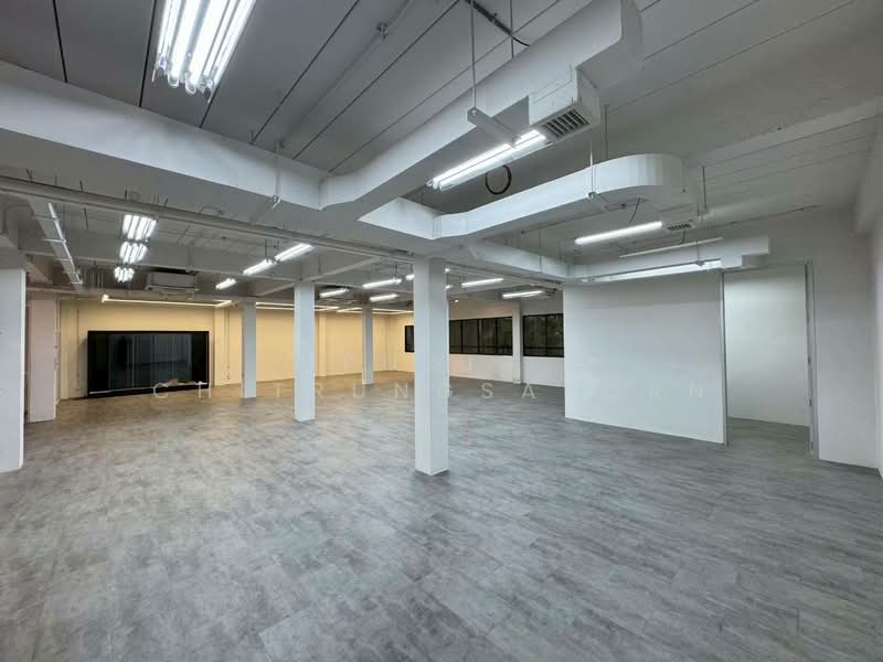 Showroom / Office Building for Rent – Sukhumvit, Thong Lo, Bangkok, Khlong Tan Nua, Watthana, Bangkok, , 1,000 sqm, Office Space For Rent, by Pudis Chitrungsakorn, 500445883 - DDproperty.com