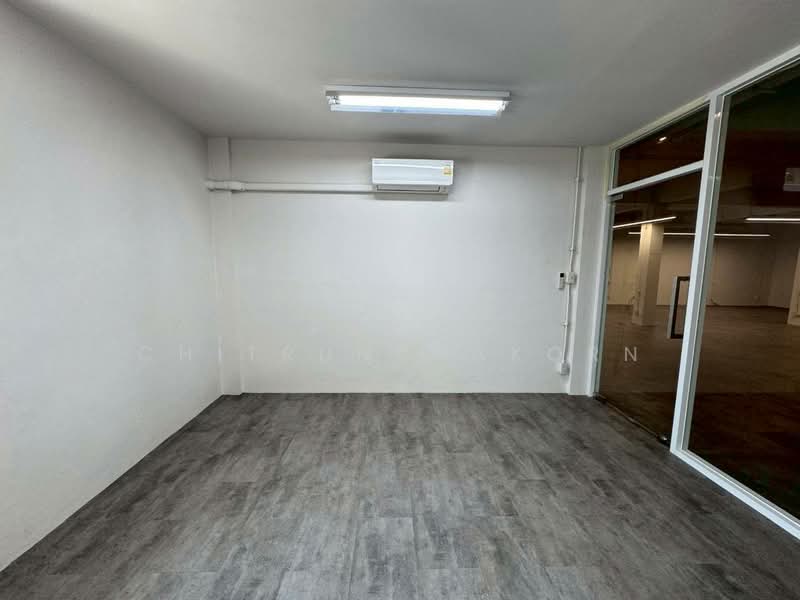 Showroom / Office Building for Rent – Sukhumvit, Thong Lo, Bangkok, Khlong Tan Nua, Watthana, Bangkok, , 1,000 sqm, Office Space For Rent, by Pudis Chitrungsakorn, 500445883 - DDproperty.com