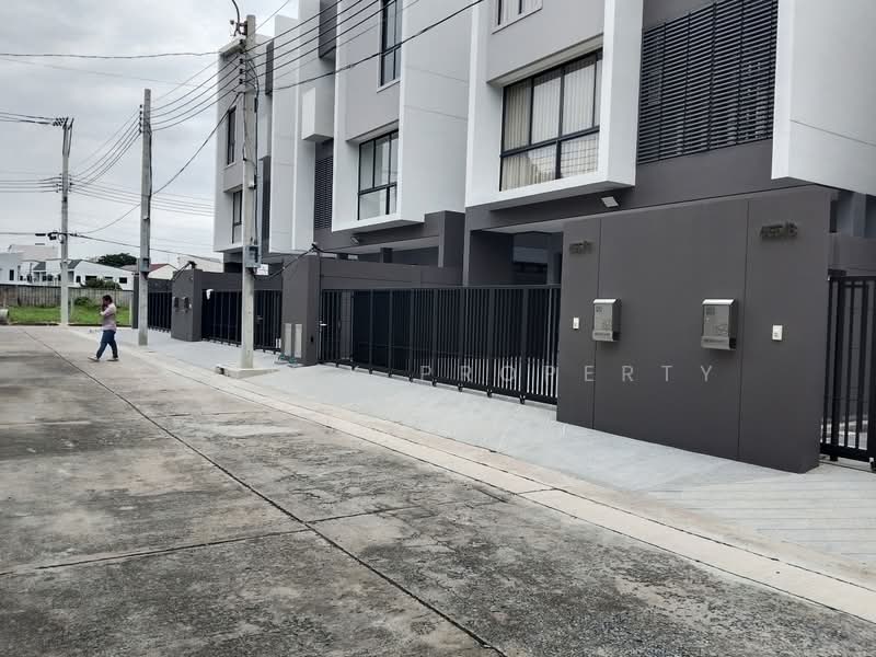 Feel Town Lat Phrao 101, Bangkok, ลาดพร้าว, Khlong Chaokhun Sing, Wang Thonglang, Bangkok, 3 Bedrooms, 21 sqm, Single Detached House For Rent, by Connex Property, 500445962 - DDproperty.com
