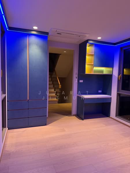 ทาวน์โฮมหรู สุขุมวิท 54, Bangkok, Bang Chak, Phra Khanong, Bangkok, 3 Bedrooms, 320 sqm, Townhouse For Rent, by Jutarat Jitmun, 500445969 - DDproperty.com