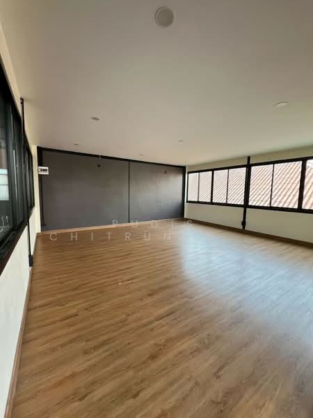 House for Rent – Sena Nikhom / Lat Pla Khao, Bangkok, Lat Phrao, Bangkok, 3 Bedrooms, 300 sqm, Single Detached House For Rent, by Pudis Chitrungsakorn, 500446057 - DDproperty.com