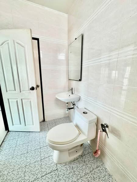 ให้เช่าทาวน์โฮม ม.บูรพาแลนด์ อัสสัมชัญ ศรีราชา, Chon Buri (Pattaya), Si Racha, Chon Buri (Pattaya), 2 Bedrooms, 75 sqm, Townhouse For Rent, by Dusit Saengfa, 500446148 - DDproperty.com